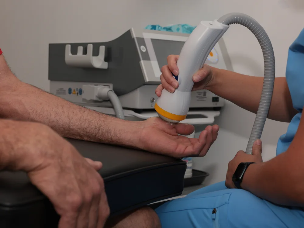 How Knee Decompression works at Northern Roots Family Spinal Care